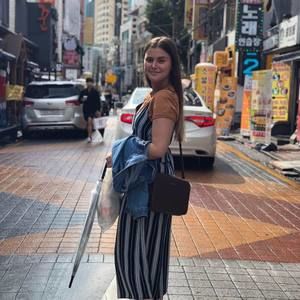 Meet your Posher, Melissa lauren